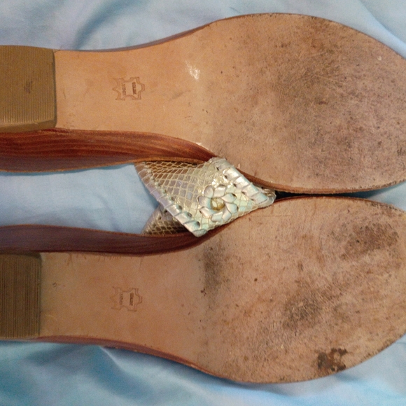 Jack Rogers Women's Gold Sandals Sz 9 Low Heel Nice! - Picture 4 of 5